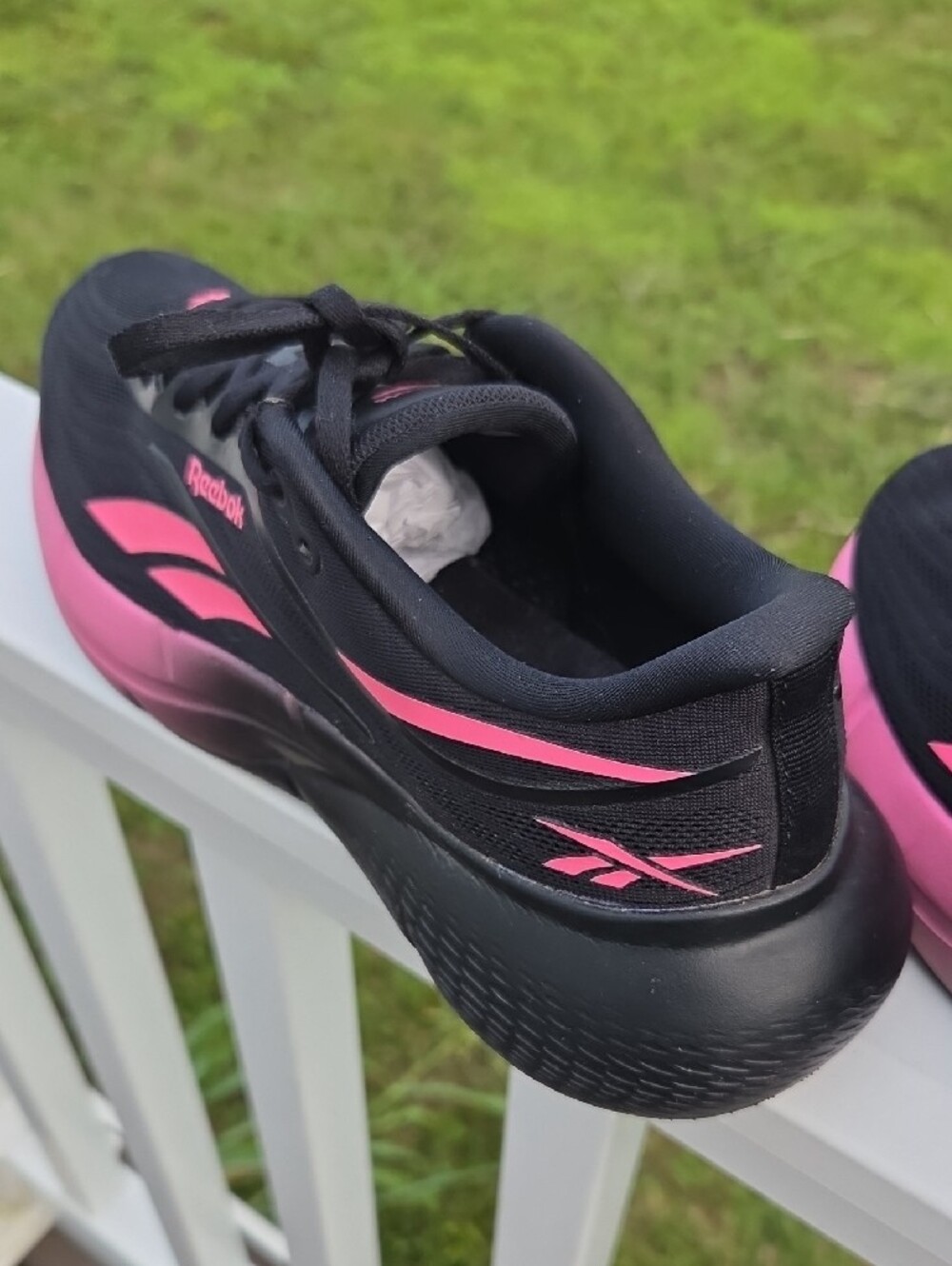 Reebok Women's Black and Hot Pink Athletic Running Shoes Size 8 1/2 M - Picture 2 of 5